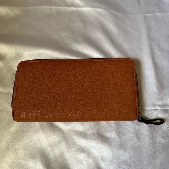 BROWN ~CLUTCH WALLET~NWOT - Picture 2 of 5